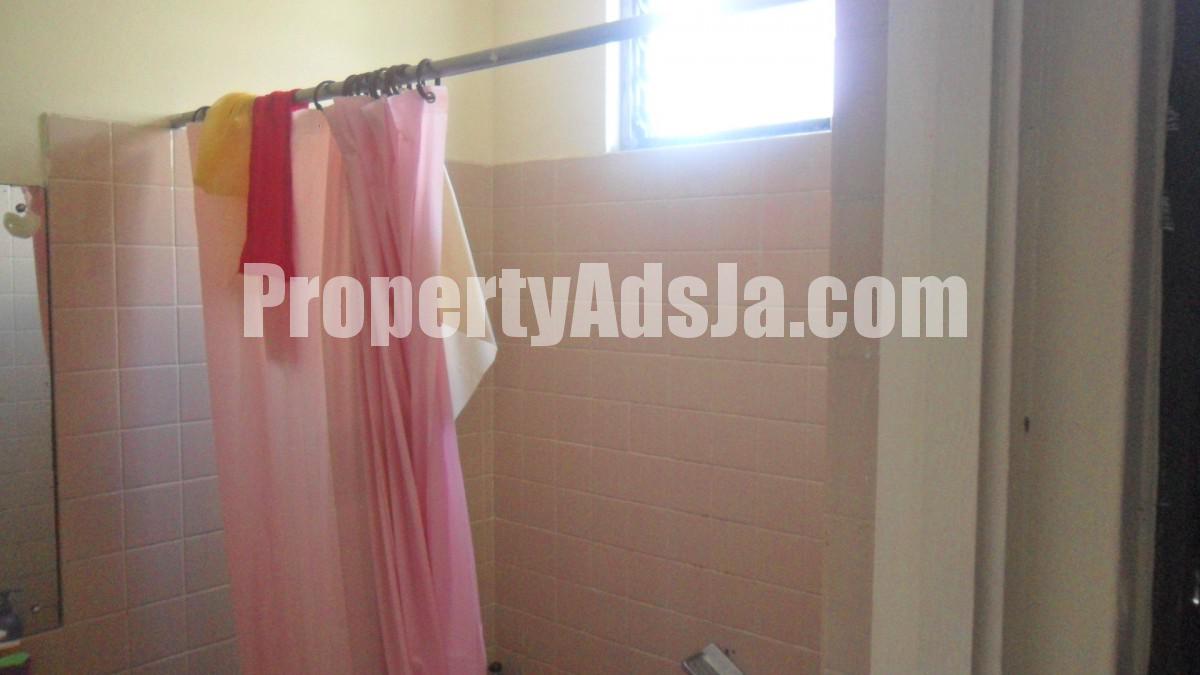 Apartment For Sale in OAKLAND COURT, Kingston / St. Andrew Jamaica