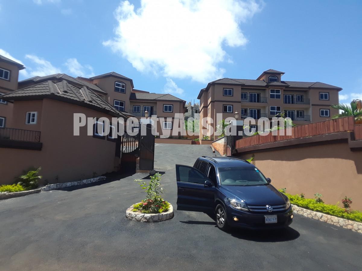 Townhouse For Sale in Red Hills, Kingston / St. Andrew Jamaica
