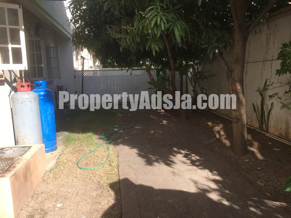 Townhouse For Sale in Near Devon House, Kingston / St. Andrew Jamaica