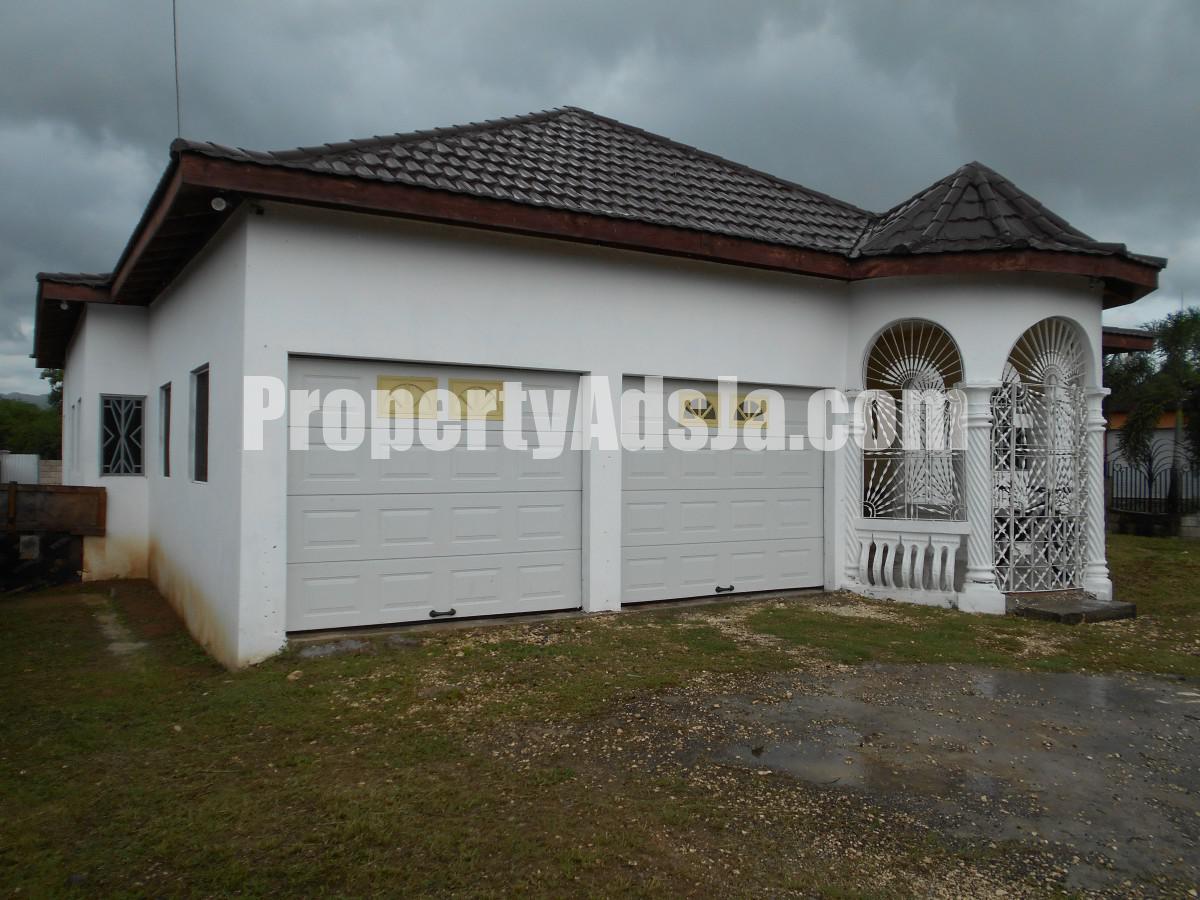 House For Sale in Four Paths, Clarendon Jamaica