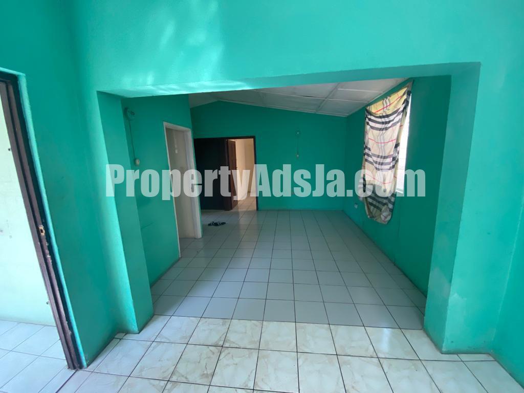 House For Sale in Pembroke Hall, Kingston / St. Andrew Jamaica