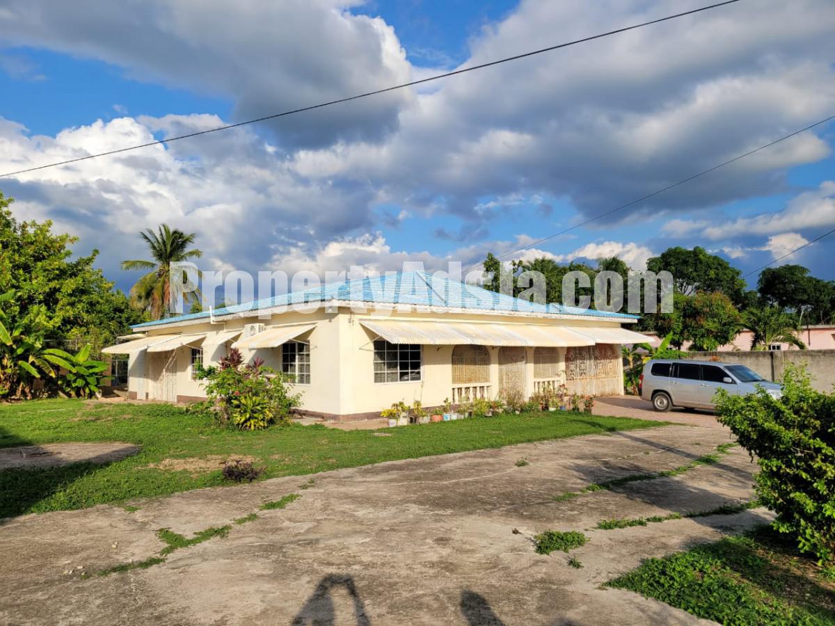 House For Sale in May Pen, Clarendon Jamaica