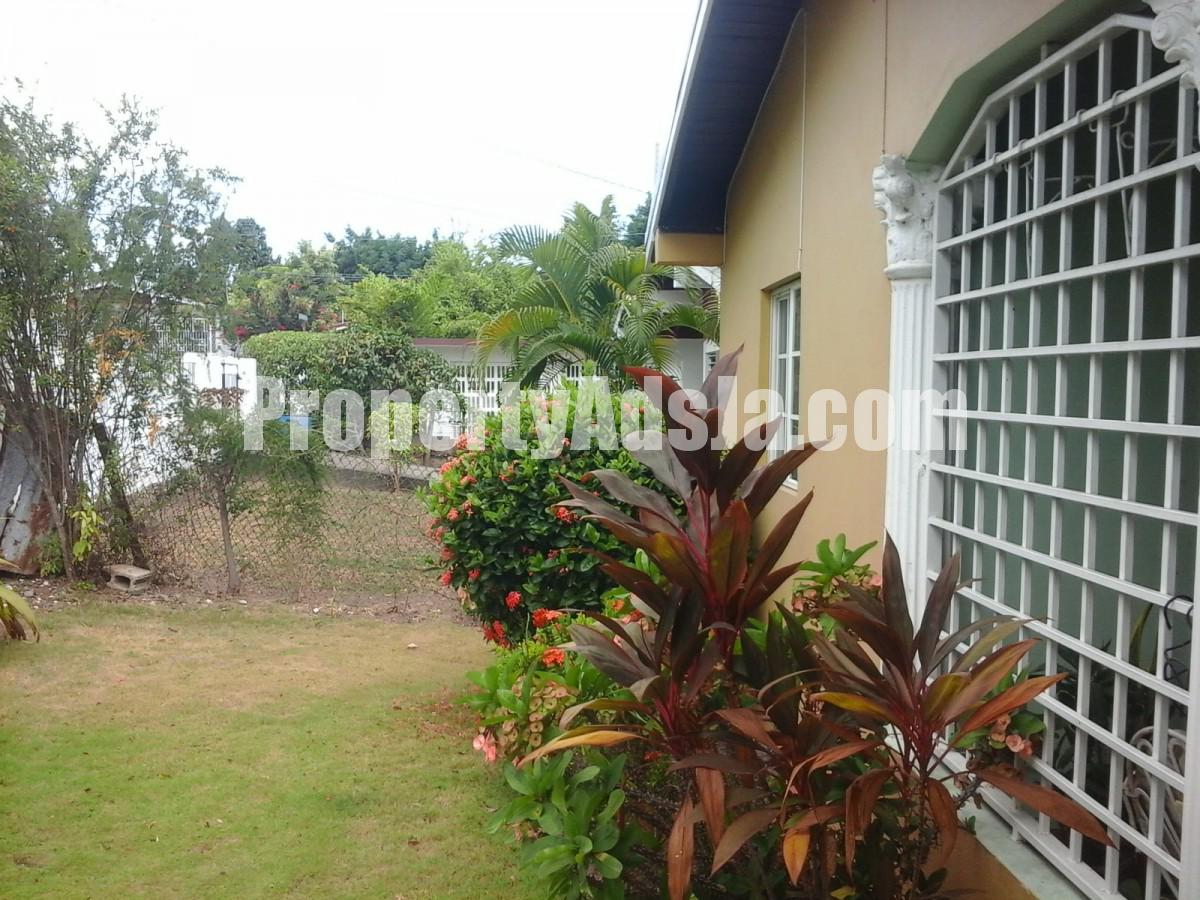 House For Rent in Whitehall Gardens, Kingston / St. Andrew Jamaica