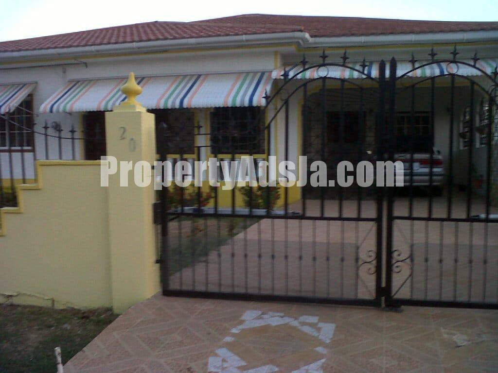 House For Sale in Four Paths May Pen, Clarendon Jamaica