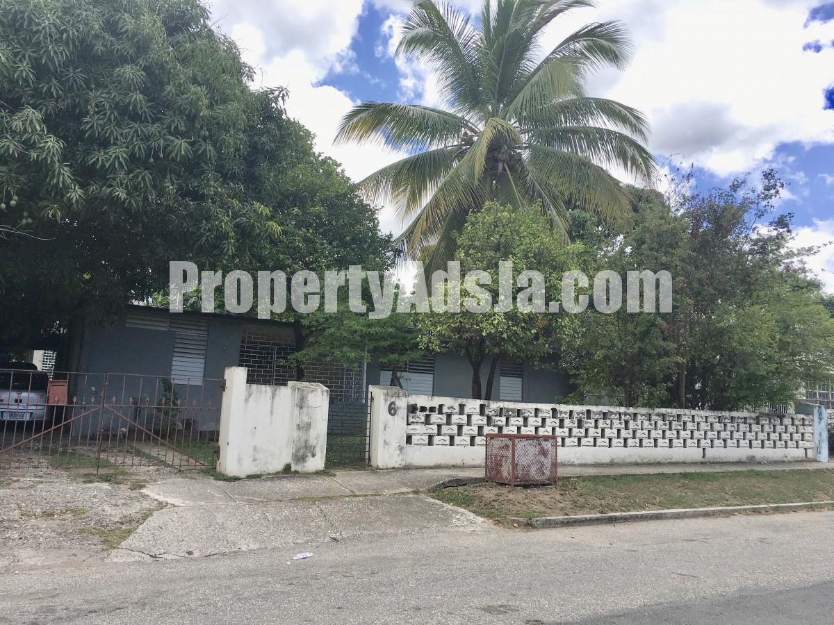 House For Sale in Mona, Kingston / St. Andrew Jamaica