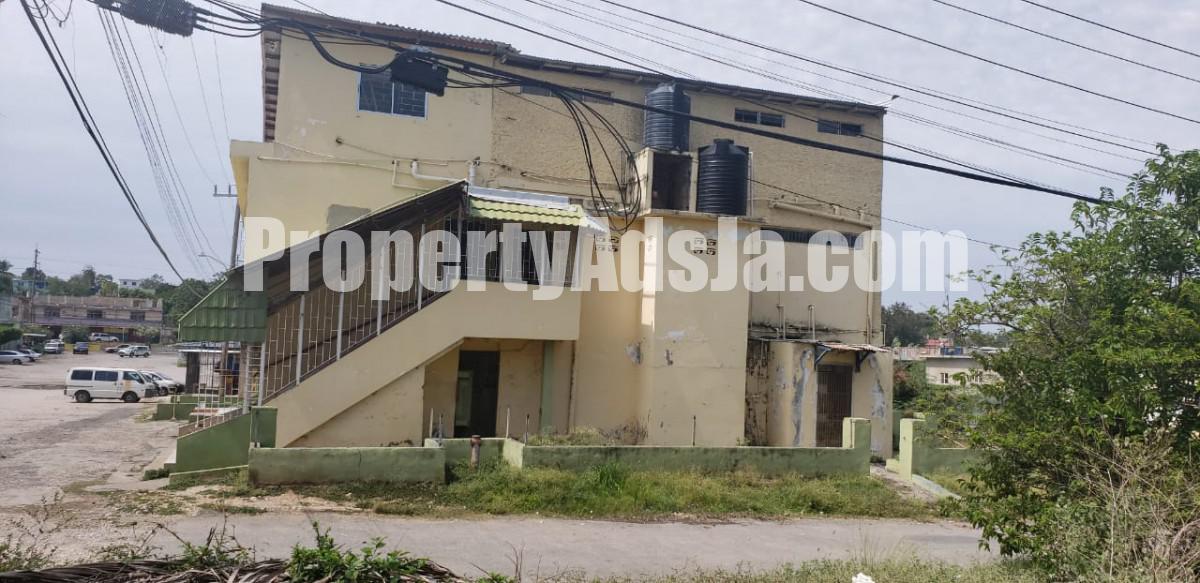 Commercial building For Sale in Greendale, St. Catherine Jamaica