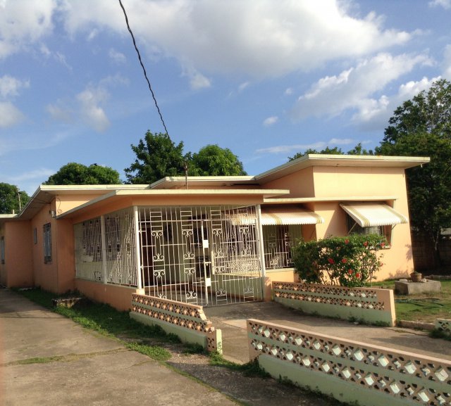 House For Sale in Molynes Road, Kingston / St. Andrew Jamaica