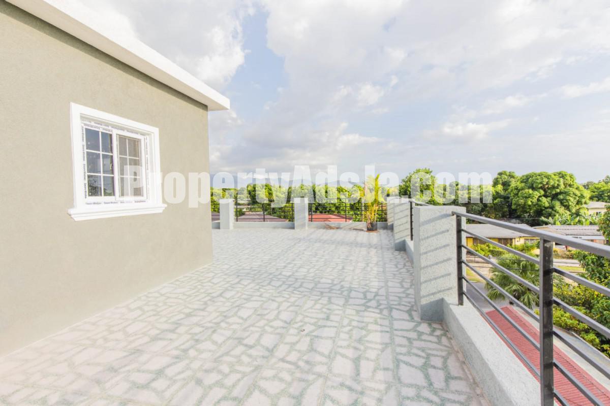 Apartment For Sale in Queensbury Pembroke Hall, Kingston / St. Andrew