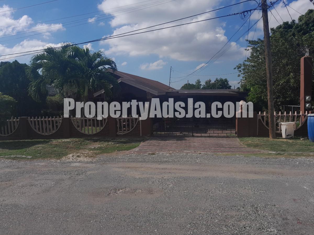 House For Sale in Jacks Hill, Kingston / St. Andrew Jamaica