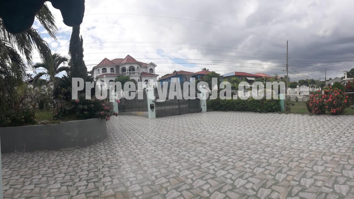 House For Sale in Inglewood, Clarendon Jamaica