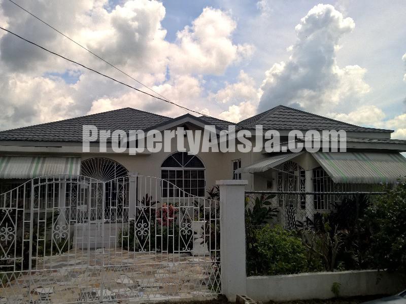 House For Sale in May Pen, Clarendon Jamaica