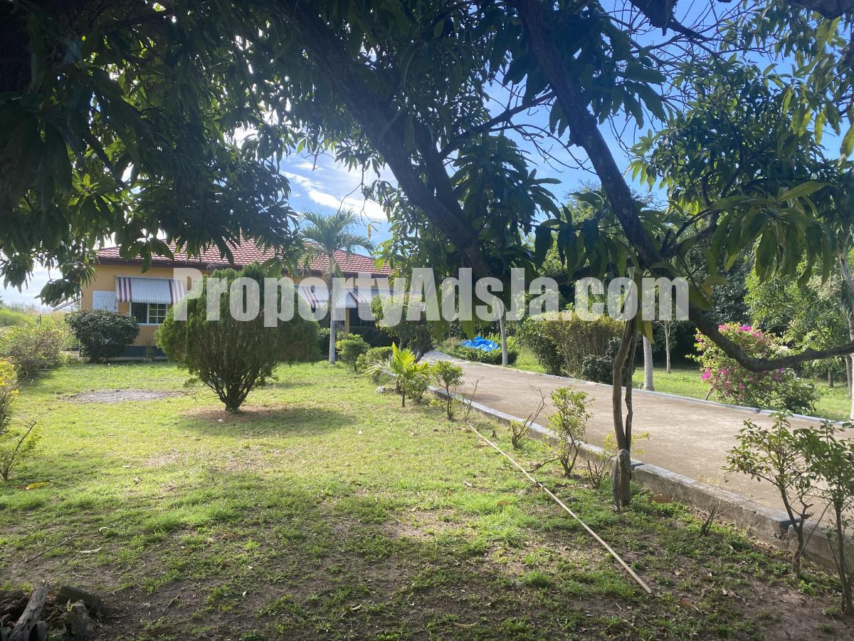 House For Sale in Osborne Store, Clarendon Jamaica
