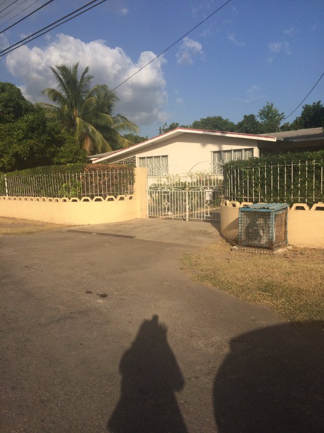 House For Sale in MANNINGS HILL RD, Kingston / St. Andrew Jamaica
