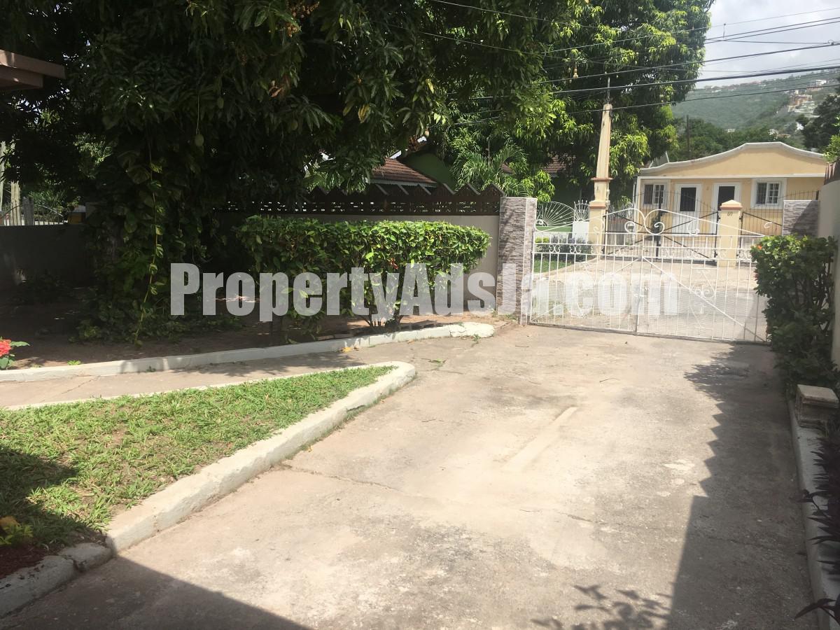 House For Sale in Pembroke Hall, Kingston / St. Andrew Jamaica
