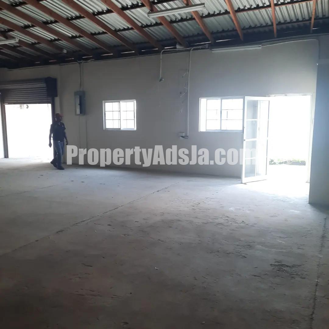Commercial building For Rent in Hagley Park, Kingston / St. Andrew