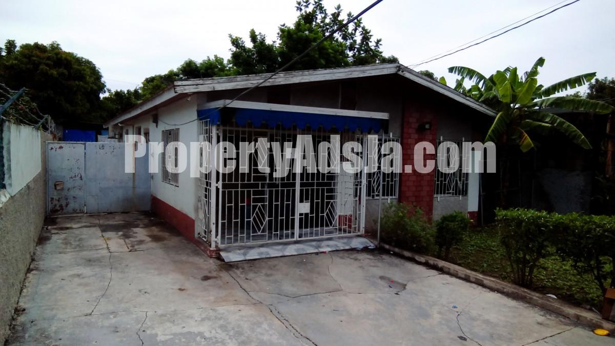 House For Sale in Pembroke Hall, Kingston / St. Andrew Jamaica