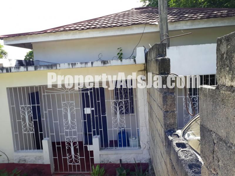 House For Sale in IRWIN, St. James Jamaica