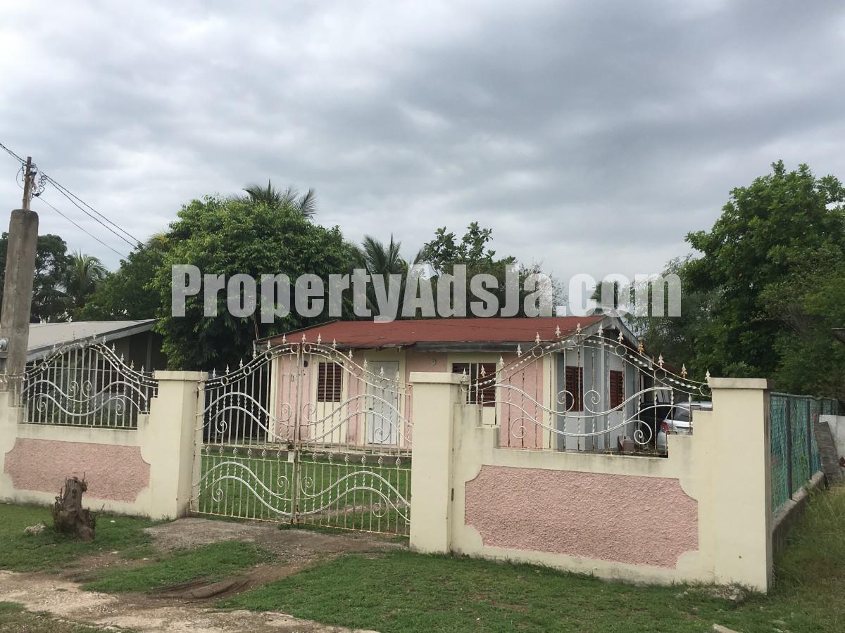 House For Sale in Westchester Gardens Spanish Town, St. Catherine