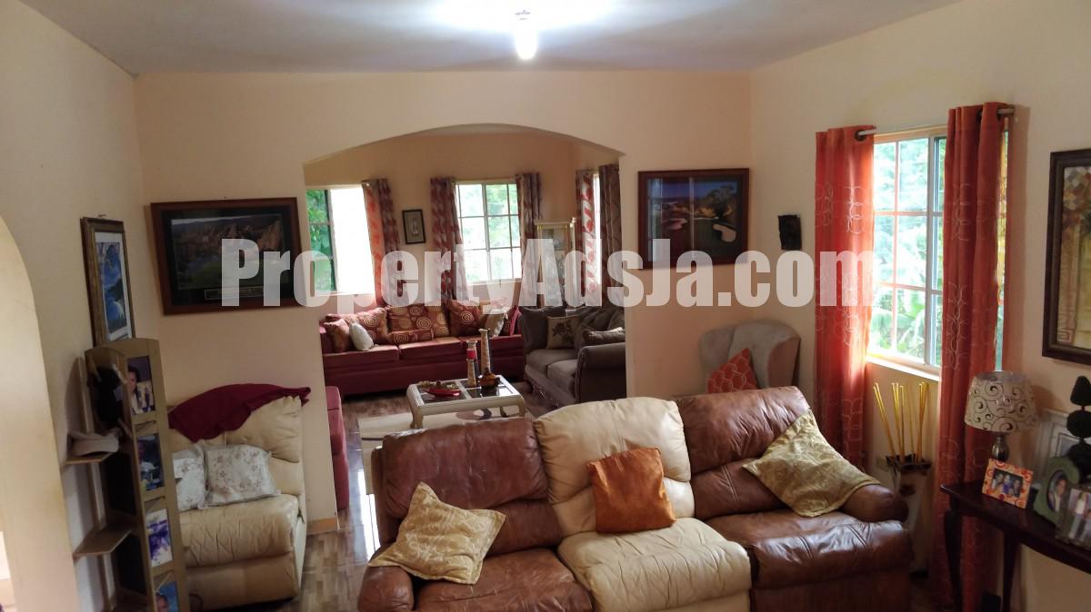 House For Sale in Red Hills Kingston 19, Kingston / St. Andrew Jamaica