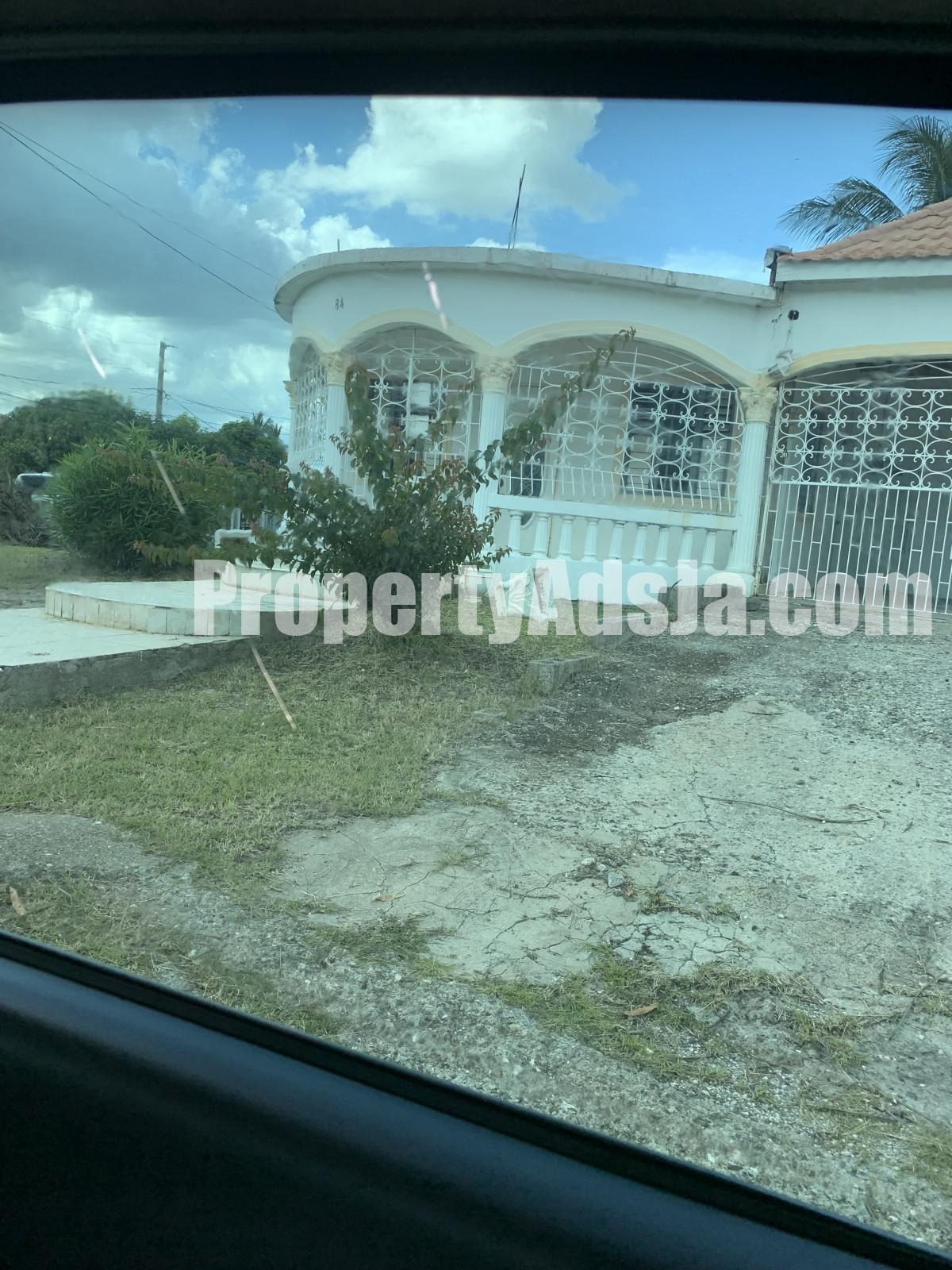 House For Sale in Kennedy Grove, Clarendon Jamaica