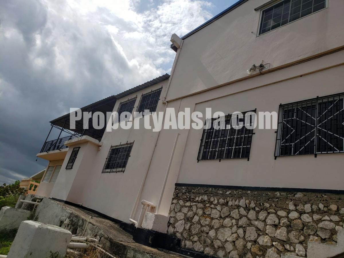 House For Sale in st Jago Heights, St. Catherine Jamaica