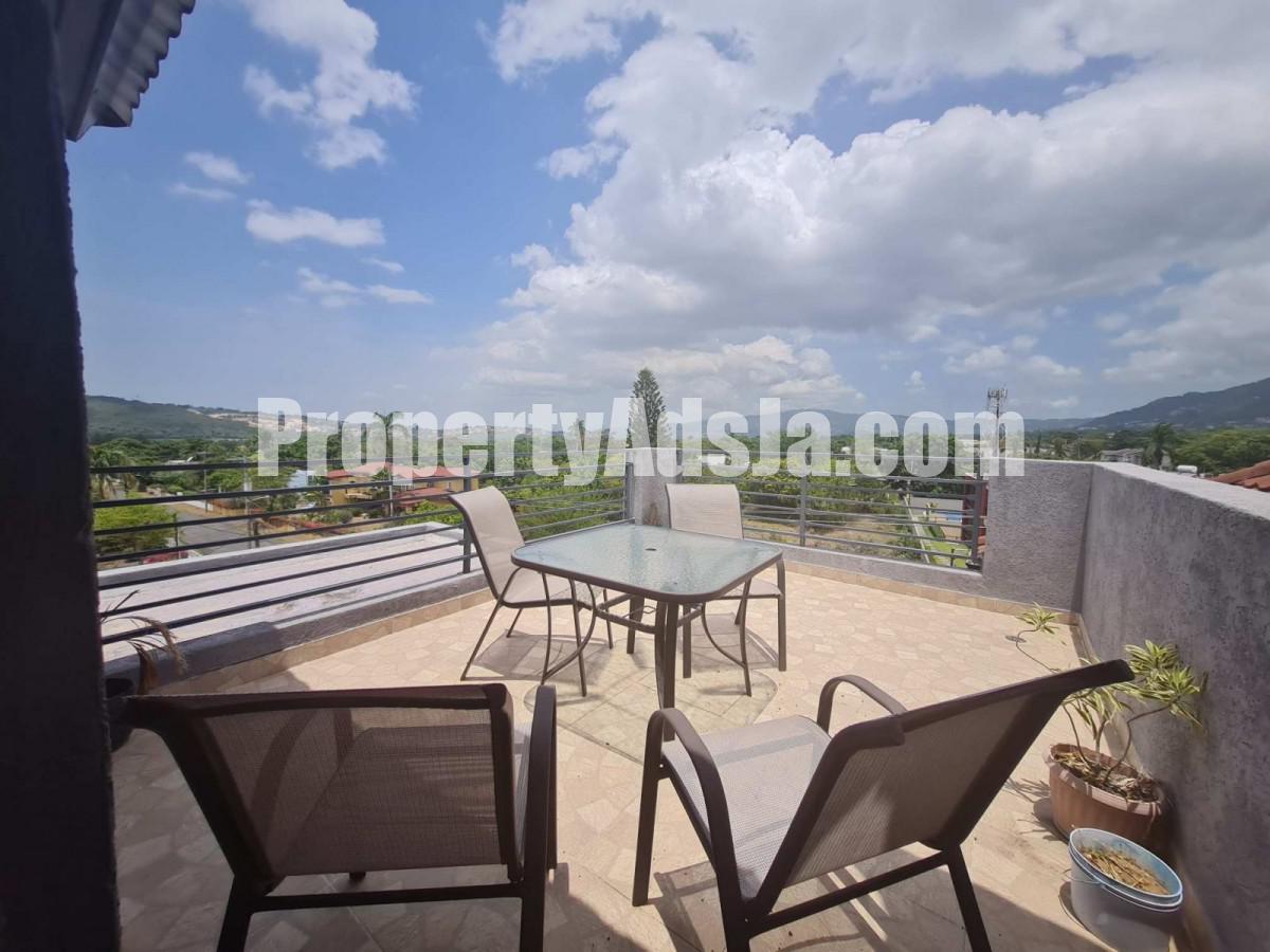 Apartment For Sale in KINGSTON 6, Kingston / St. Andrew Jamaica