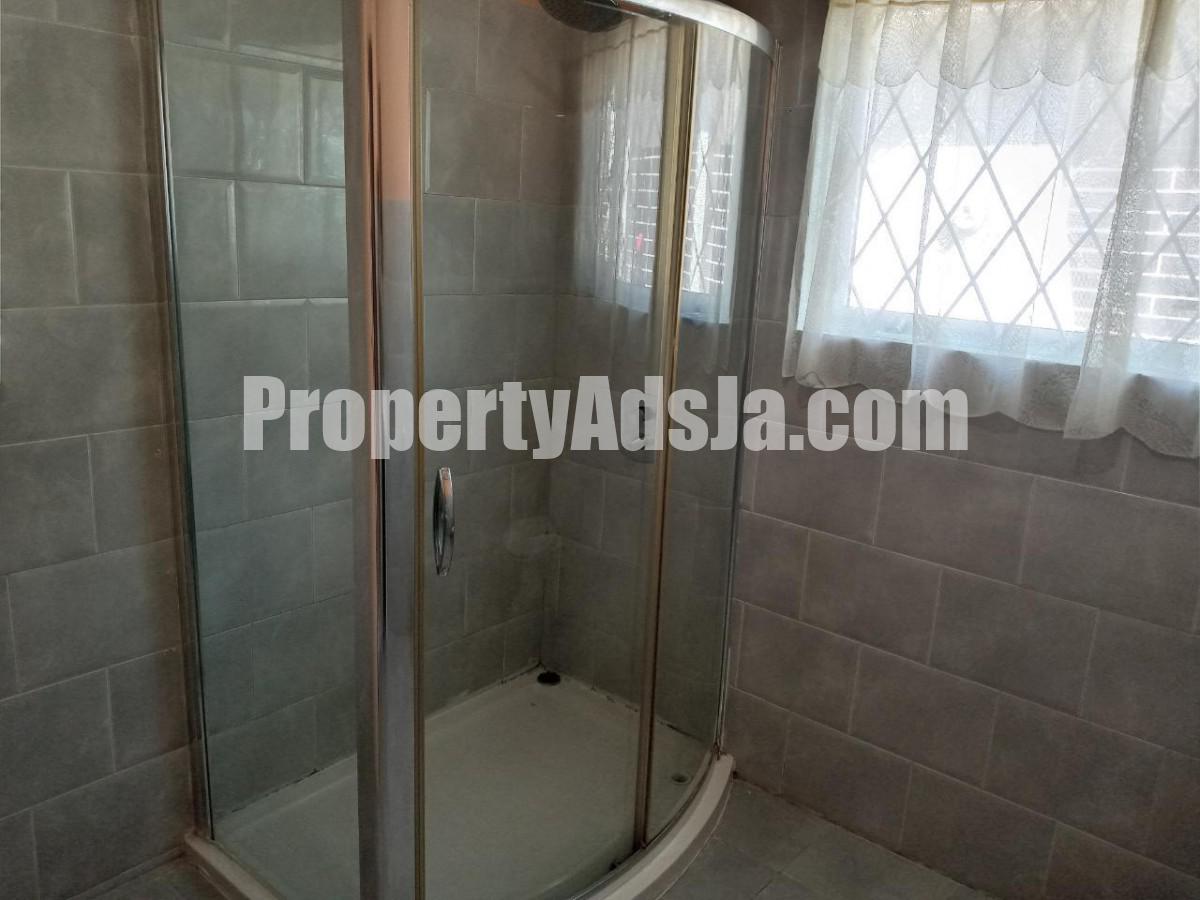 House For Rent in Molynes Road, Kingston / St. Andrew Jamaica