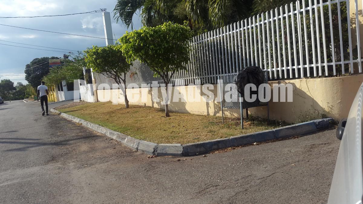 House For Sale in Kingston 6, Kingston / St. Andrew Jamaica