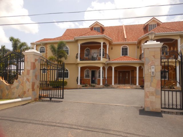 Apartment For Rent in Mandeville Manchester Jamaica 