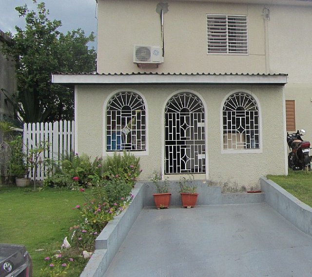Townhouse For Sale in Kgn 19, Kingston / St. Andrew Jamaica