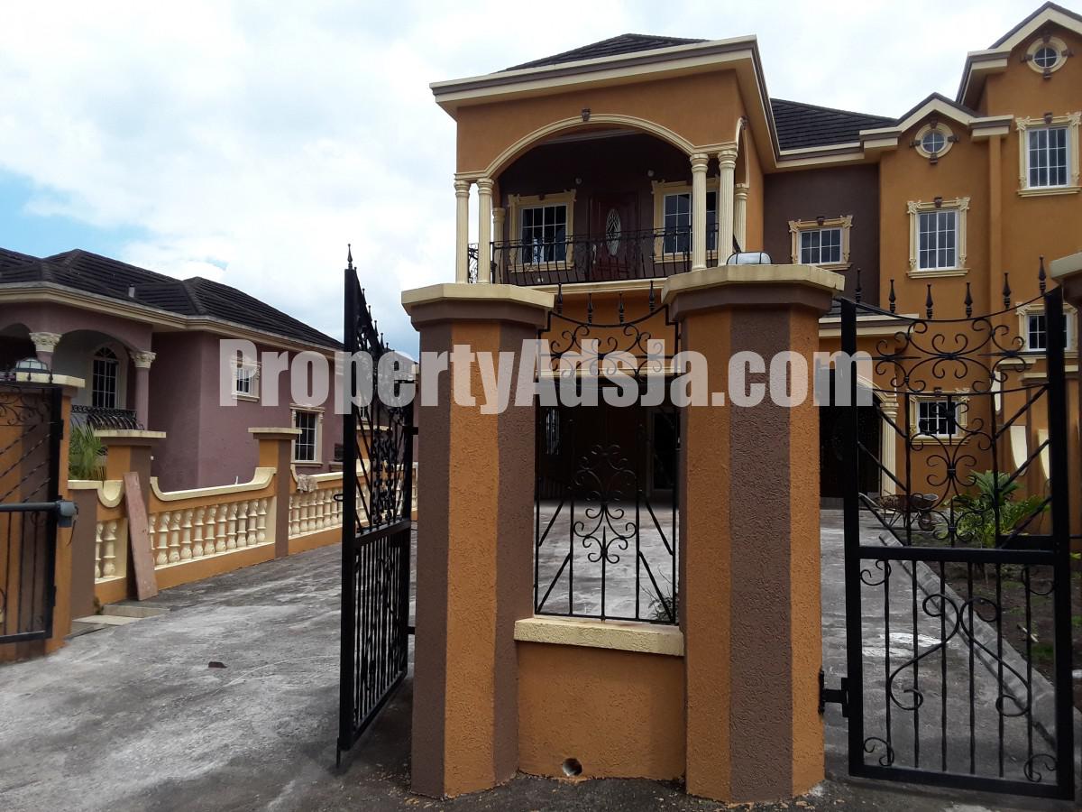 Townhouse For Rent in Mandeville Manchester, Manchester Jamaica
