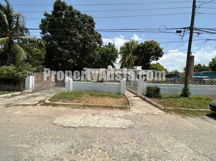 House For Sale in Lauriston Block O, St. Catherine Jamaica