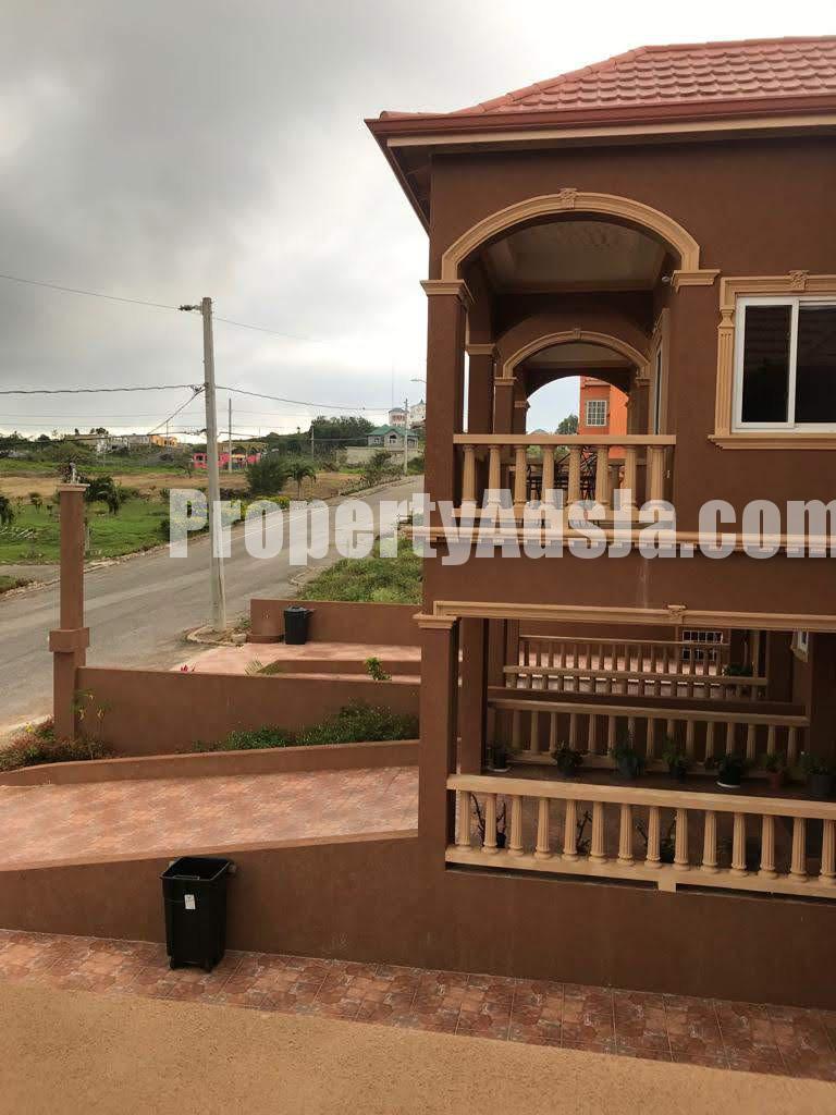 Townhouse For Sale in Spur Tree mandeville, Manchester Jamaica