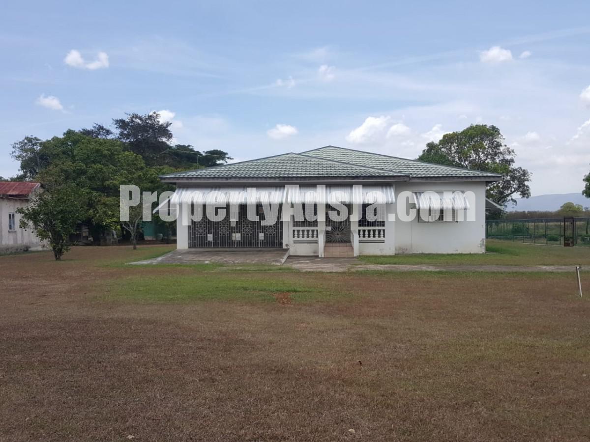House For Sale in Clarendon, Clarendon Jamaica