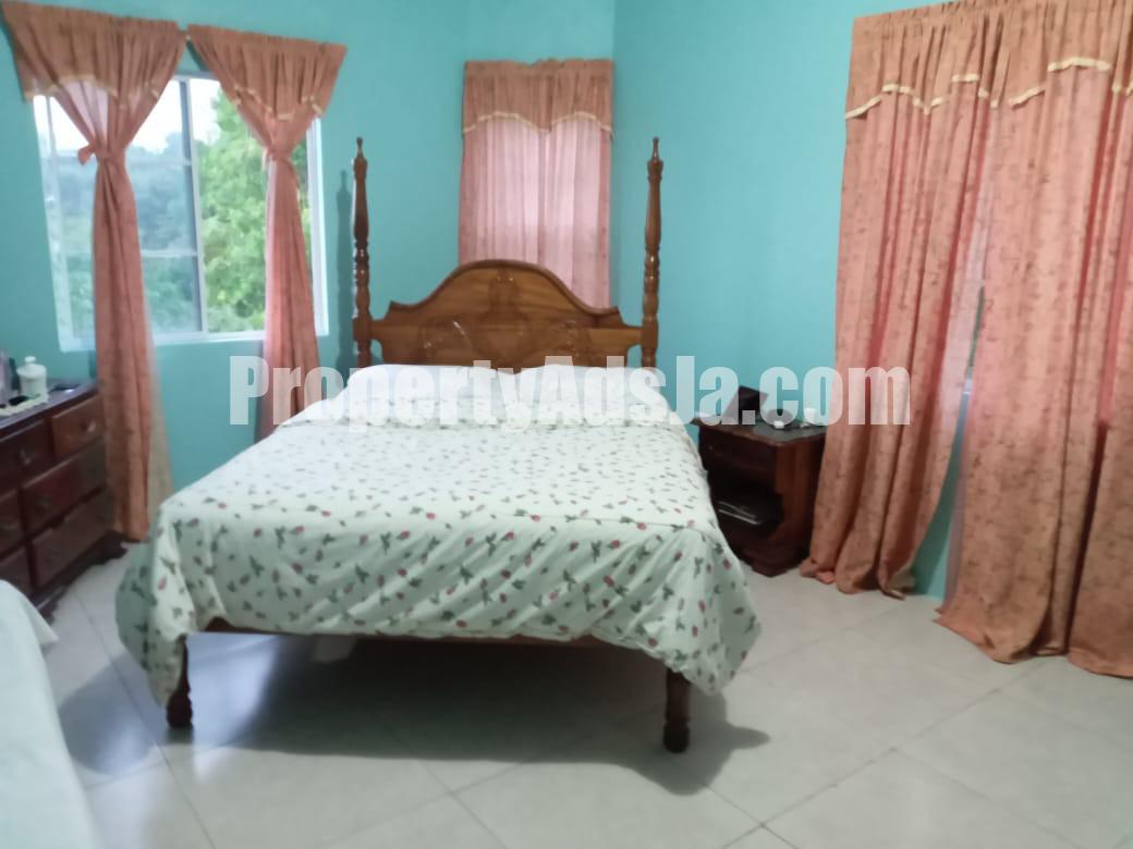 House For Sale in Williamsfield, Manchester Jamaica