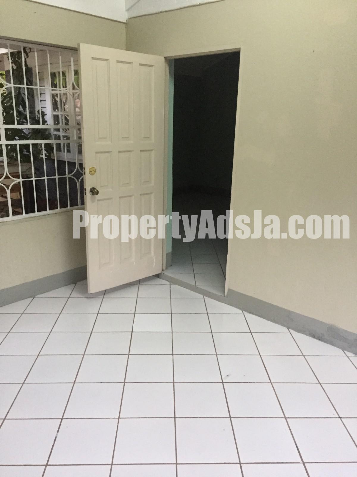 Flat For Rent in coopershills Redhills, Kingston / St. Andrew Jamaica