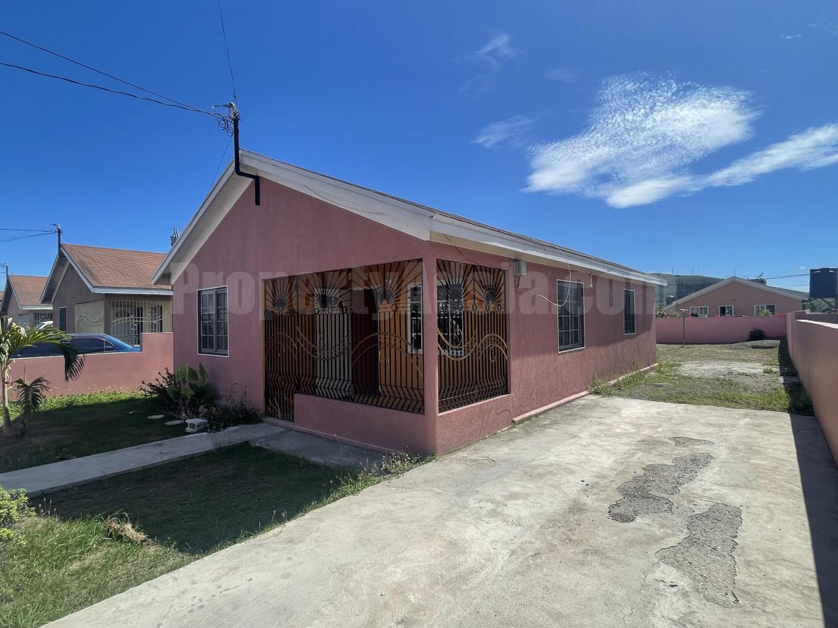 House For Rent in Portmore, St. Catherine Jamaica photo 2