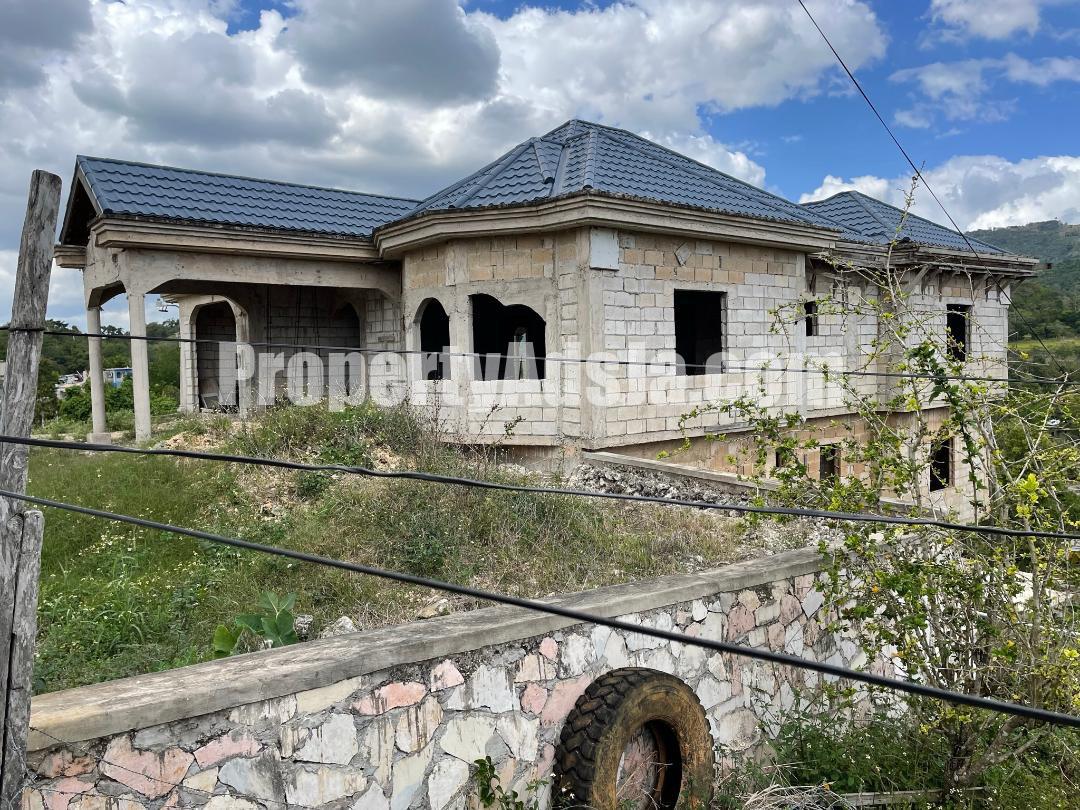 House For Sale in Mile Gully, Manchester Jamaica