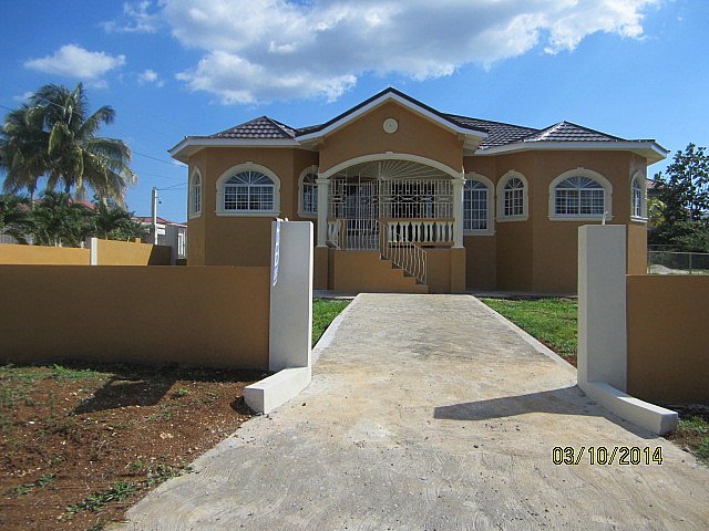 House For Sale in Santa Cruz St Elizabeth Jamaica 