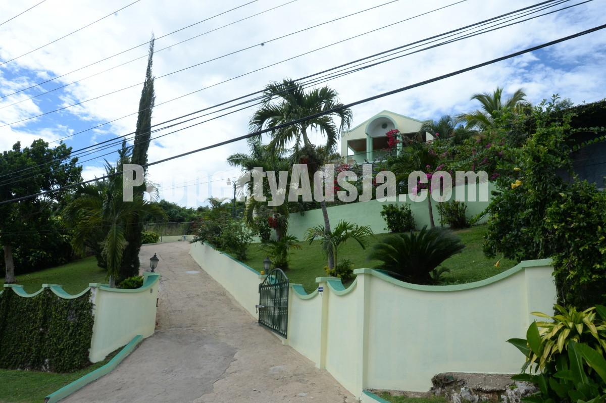 House For Sale in SMOKEY VALE, Kingston / St. Andrew Jamaica