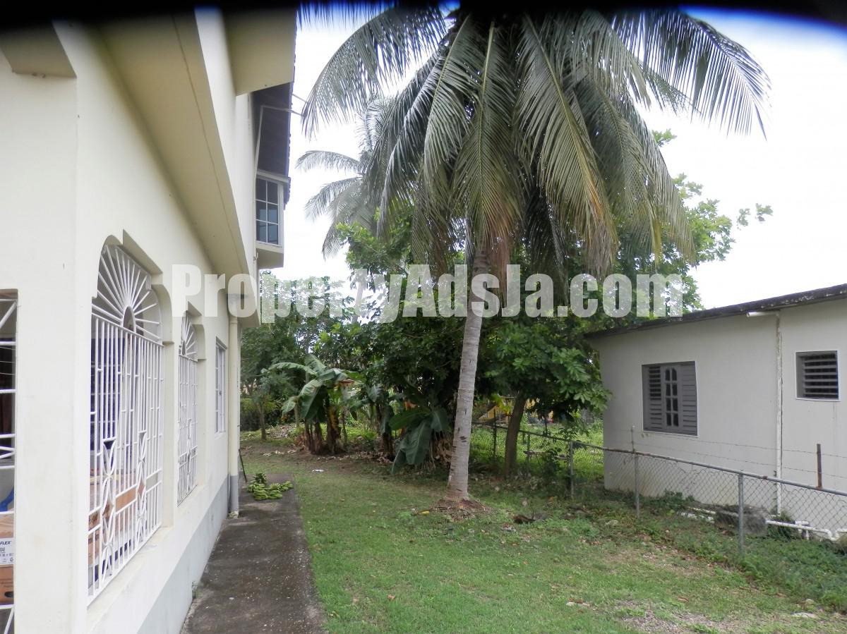 House For Sale in May Pen, Clarendon Jamaica