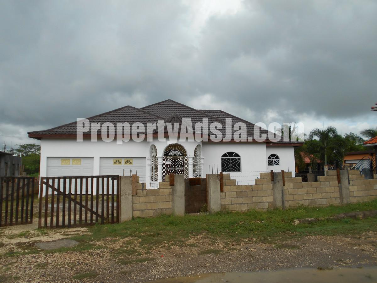 House For Sale in Four Paths, Clarendon Jamaica