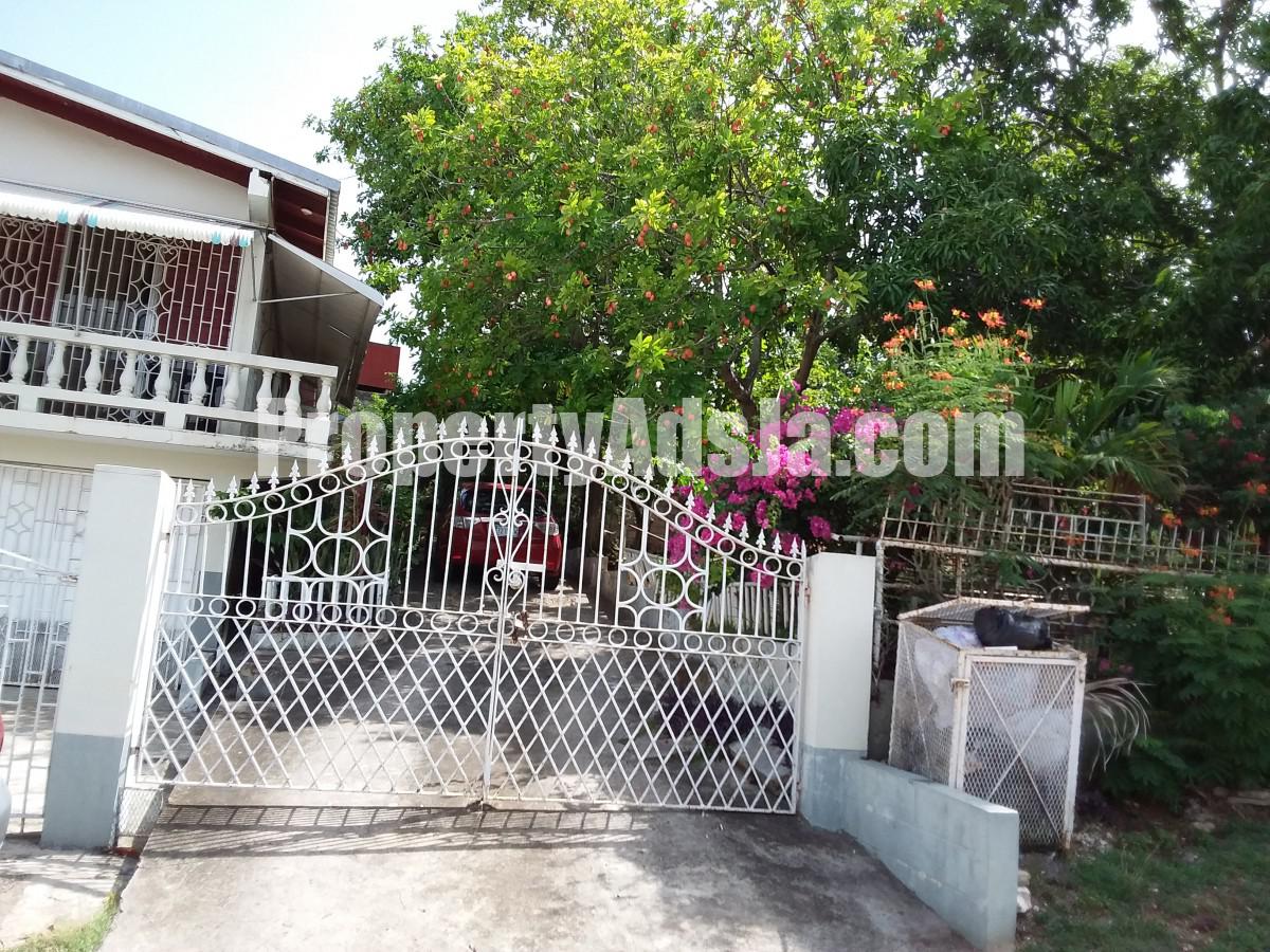 House For Sale in Inglewood, Clarendon Jamaica
