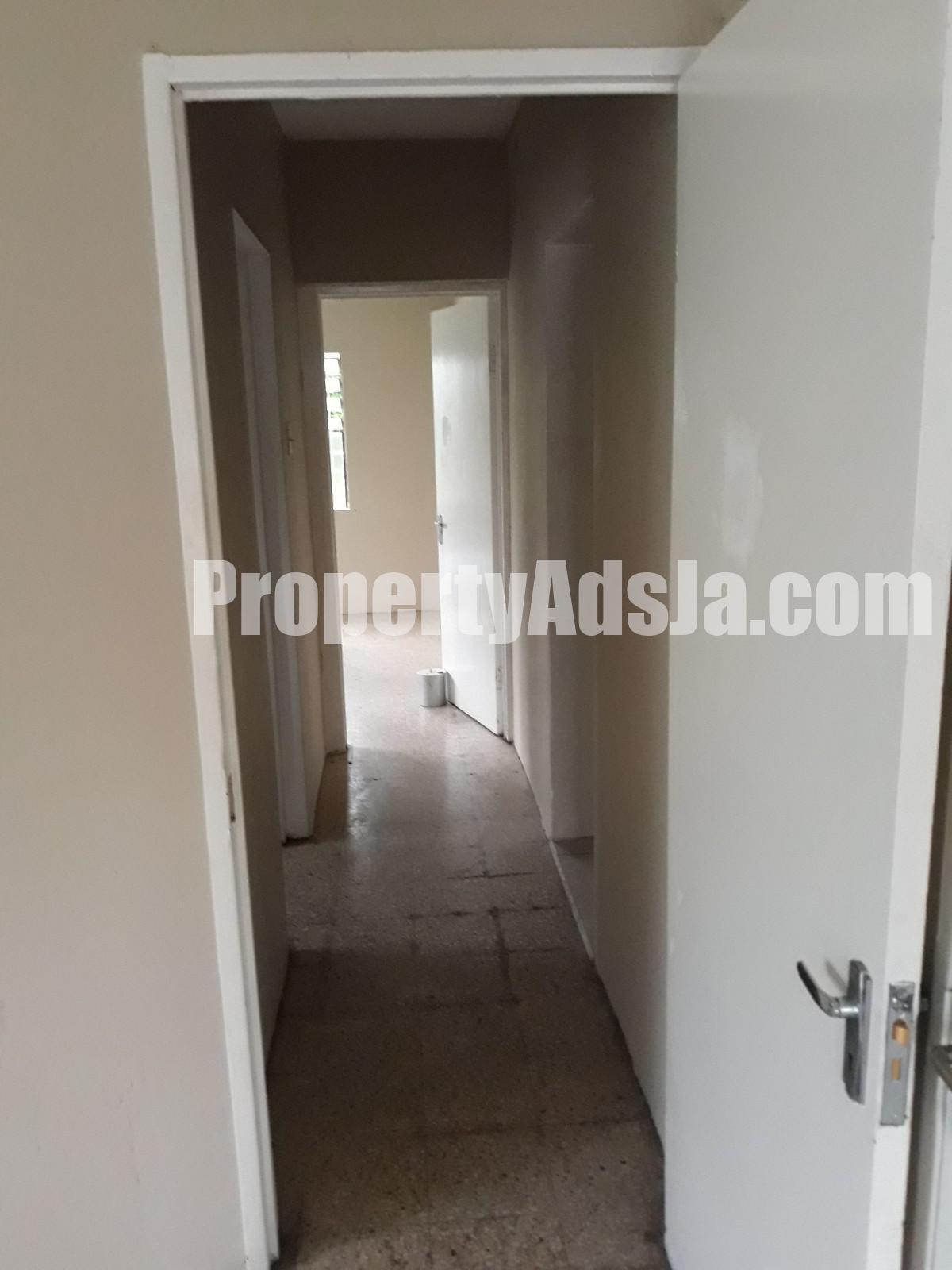 House For Rent in Molynes Road, Kingston / St. Andrew Jamaica