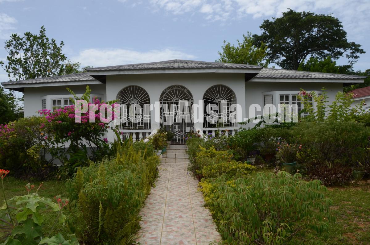 House For Sale in Black River, St. Elizabeth Jamaica