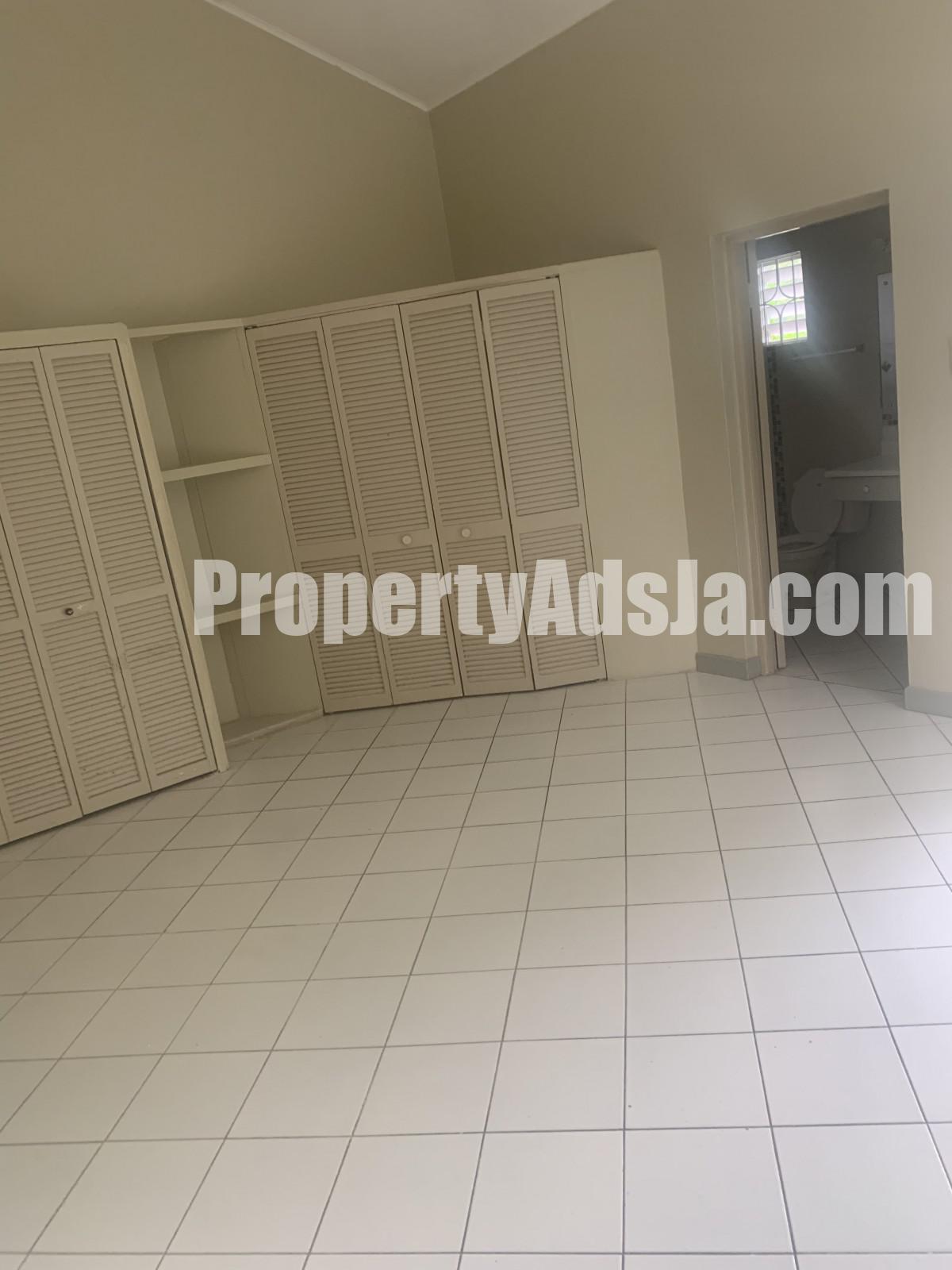 Apartment For Rent in Coopers hills Redhills, Kingston / St. Andrew