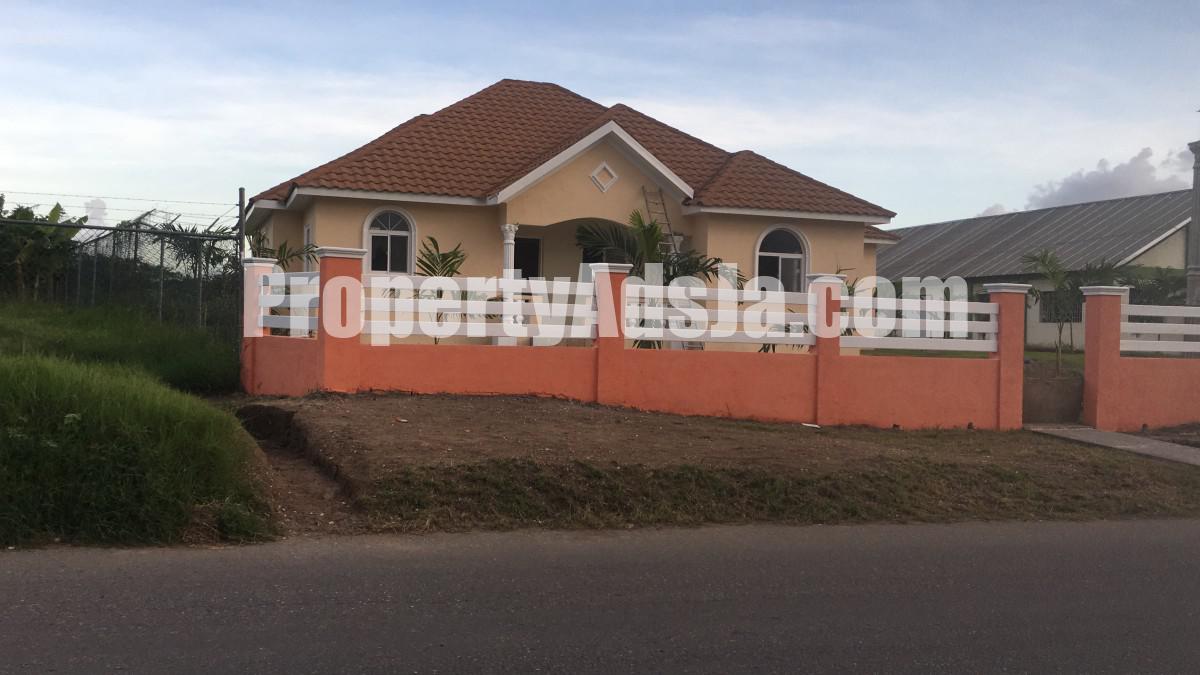House For Sale in Denbigh, Clarendon Jamaica