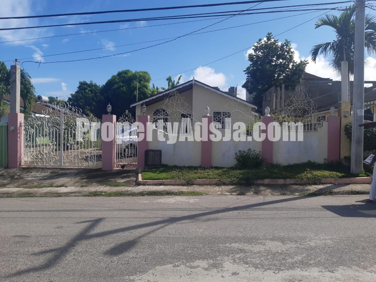 House For Sale in Rhyne Park, St. James Jamaica