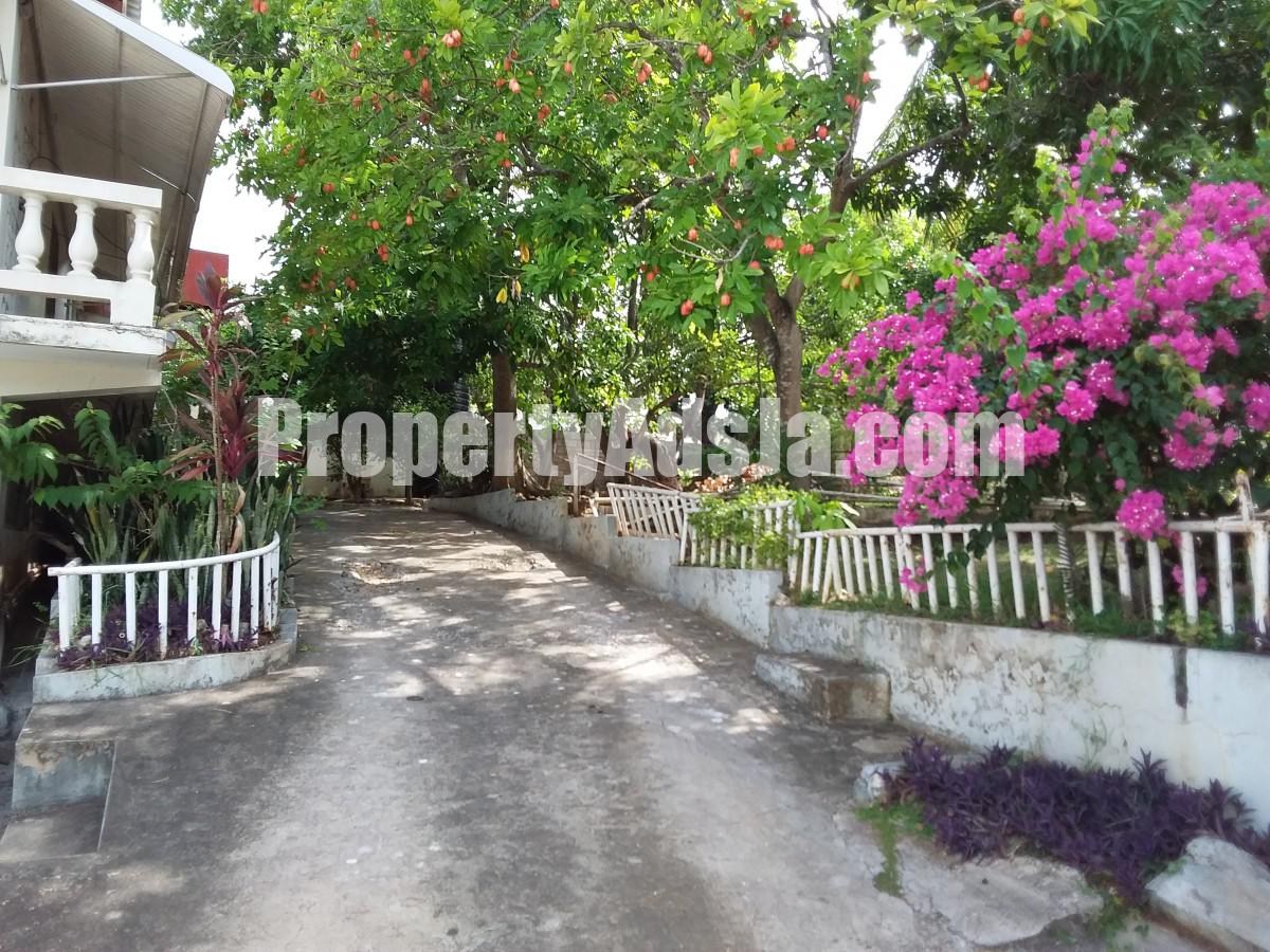 House For Sale in Inglewood, Clarendon Jamaica