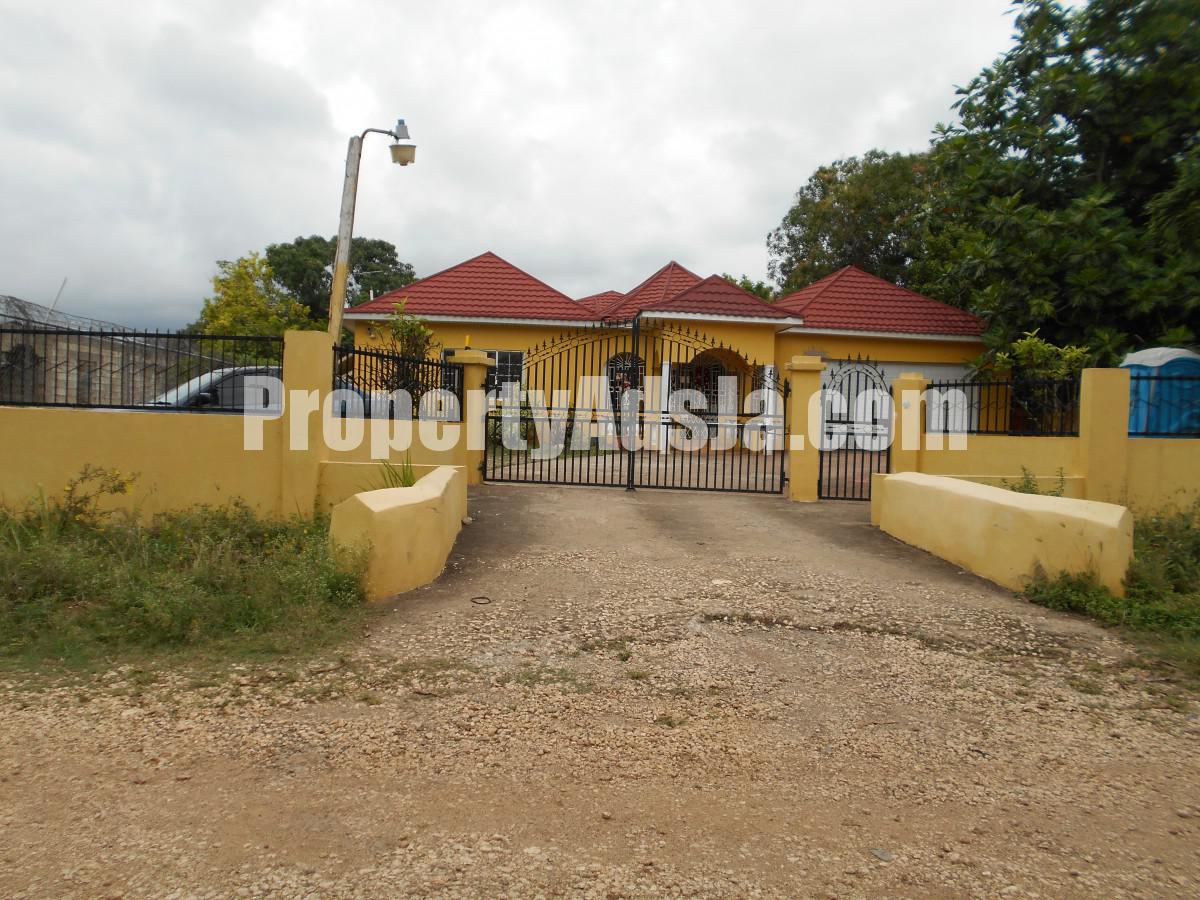 House For Sale in Toll Gate, Clarendon Jamaica